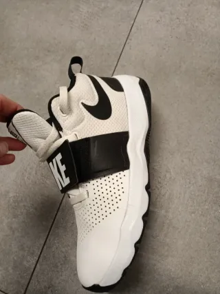 Zapatillas Nike Blancas y Negras