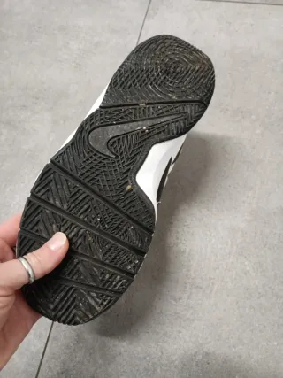 Zapatillas Nike Blancas y Negras