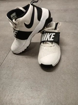 Zapatillas Nike Blancas y Negras