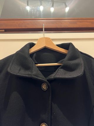 Cappotto nero vita sottile con tasche