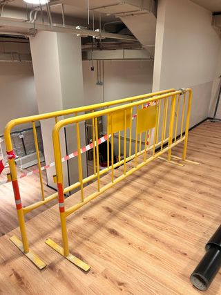 Valla Metálica Amarilla 2x1m