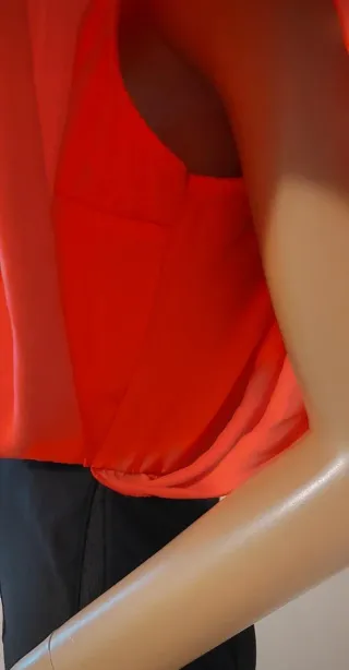 Vestito corto con schiena scoperta