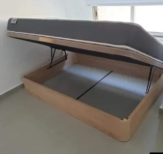 Canapé abatible y colchón gris