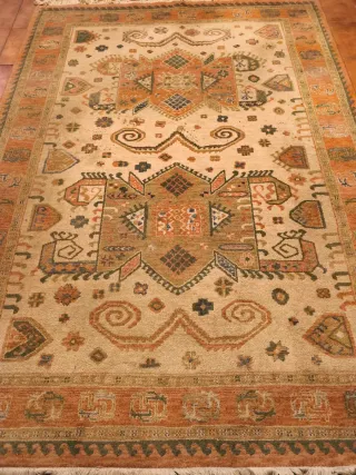 Alfombra grande de lana beige y naranja