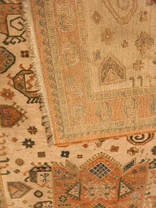 Alfombra grande de lana beige y naranja