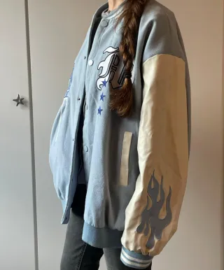 Cazadora bomber LA beige y azul