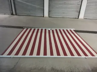 Tendalino a righe rosse e beige