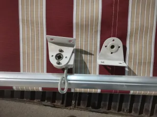 Tendalino a righe rosse e beige