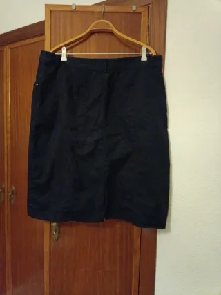 Falda negra con pedrería