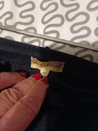 Falda negra con pedrería