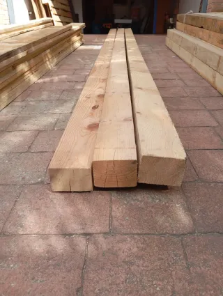 Listones, vigas, postes, palos, puntales de madera