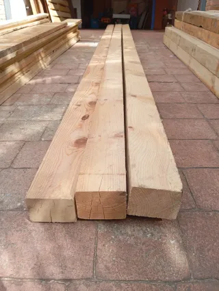 Listones, vigas, postes, palos, puntales de madera