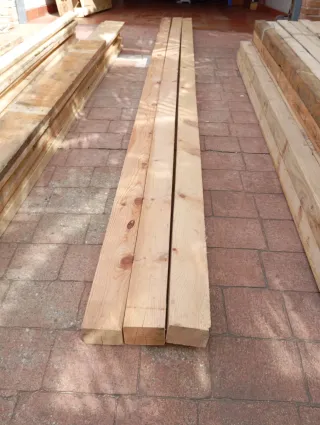 Listones, vigas, postes, palos, puntales de madera