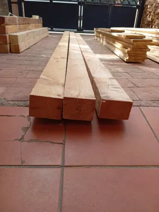 Listones, vigas, postes, palos, puntales de madera