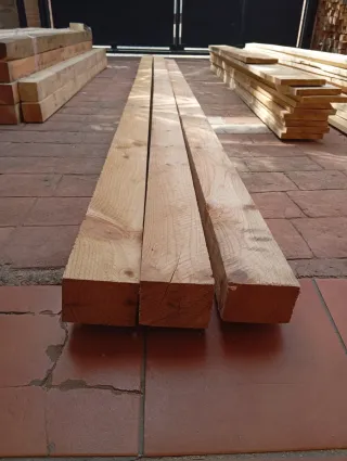 Listones, vigas, postes, palos, puntales de madera