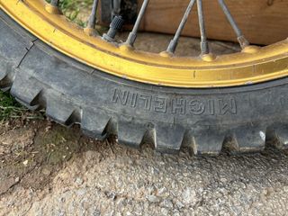 ruedas akront doradas