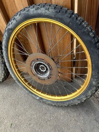 ruedas akront doradas