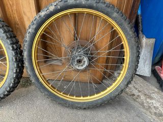 ruedas akront doradas