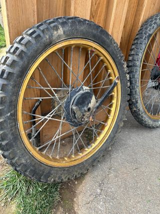 ruedas akront doradas