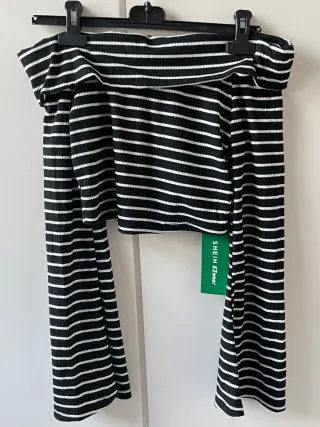 NUEVO. Top Hombros Descubiertos Rayas