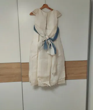 Vestido de Comunión de seda con cancan incluido