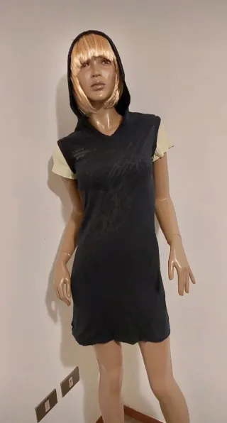 Vestitino con cappuccio nero e beige