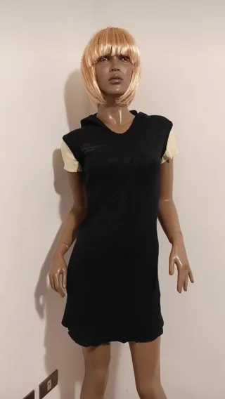 Vestitino con cappuccio nero e beige