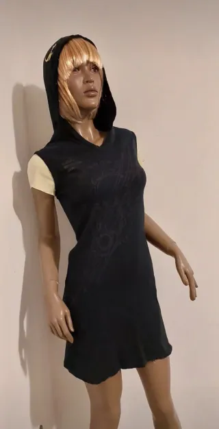 Vestitino con cappuccio nero e beige