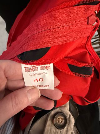 Traje de flamenca rojo con lunares negros