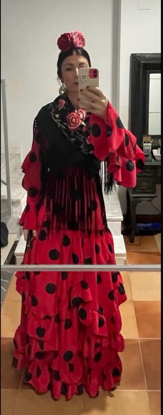 Traje de flamenca rojo con lunares negros