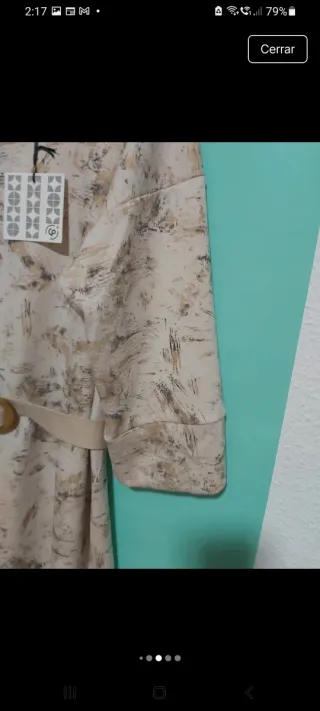 Vestido beige con cinturón