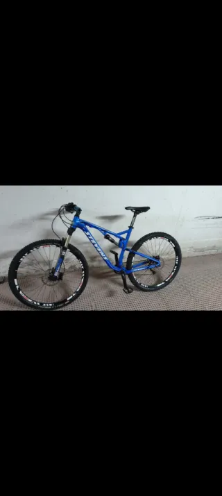 Bicicleta Stevens YURA 29 doble suspensión fox.