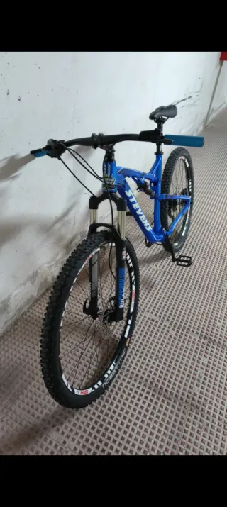 Bicicleta Stevens YURA 29 doble suspensión fox.