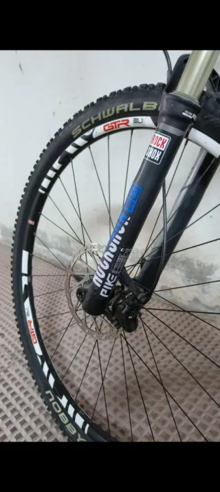 Bicicleta Stevens YURA 29 doble suspensión fox.