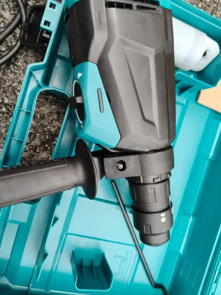 Taladro Percutor Makita HR2679FT