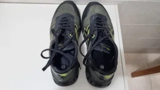 Scarpe antinfortunistiche nere e verdi