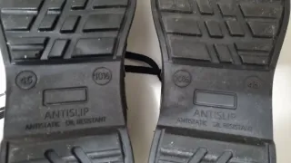 Scarpe antinfortunistiche nere e verdi