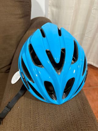 Casco de bicicleta azul marca kask
