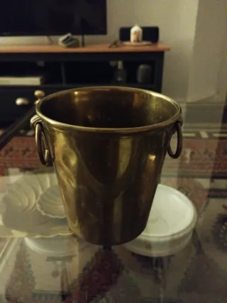 Cubitera de latón con pinzas para hielo