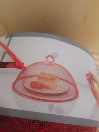 Frutero de metal y plástico rojo