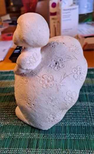 Statuetta bambina con fiori