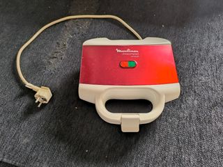 Sanduchera Moulinex Ultracompact Roja