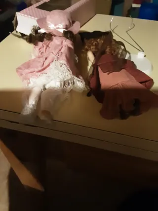 2 Bambole in Porcellana con Abito Rosa