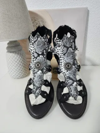 Sandalias de piel negras