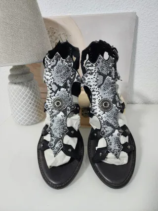Sandalias de piel negras