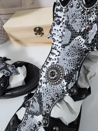 Sandalias de piel negras