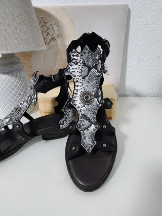 Sandalias de piel negras