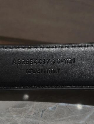 Cinturón Negro Hebilla Dorada