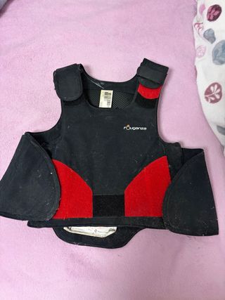 Chaleco equitación Fouganza negro y rojo