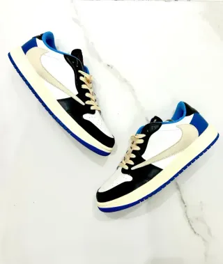 Jordan 1 x Travis Scott Talla 42